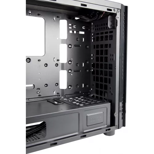 Корпус Chieftec Hawk черный без БП ATX 2x80mm 4x120mm 2x140mm 1xUSB2.0 2xUSB3.0 audio bott PSU