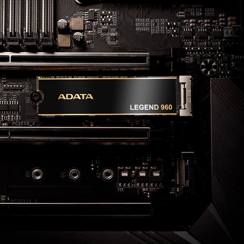 Твердотельный накопитель/ ADATA SSD LEGEND 960, 4000GB, M.2(22x80mm), NVMe 1.4, PCIe 4.0 x4, 3D NAND, R/W 7400/6800MB/s, IOPs 700 000/550 000, DRAM buffer 4000MB, TBW 3120, DWPD 0.43, with Heat Spreader (5 лет) ADATA