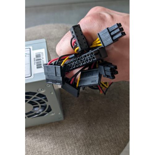 блок питания 300 Ватт/ Power Supply Foxconn 300W SFX, APFC, 80FAN, 3xSATA, 1xPATA, 1xFDD, 24+8 Foxconn